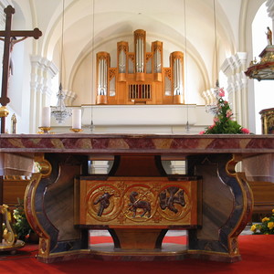 Blick vom Altar auf die Orgel